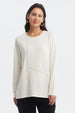 Polera slim crema para mujer con detalles de tachuelas doradas en el frente prenda lisa y elegante