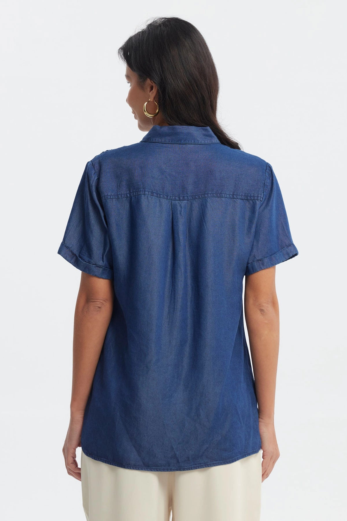Blusa azul mujer con cuello camisero y botones frontales lisa de manga corta estilo casual elegante