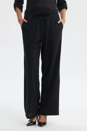 Pantalón buzo mujer negro calce recto con cintura elástica y cordón ajustable prenda lisa