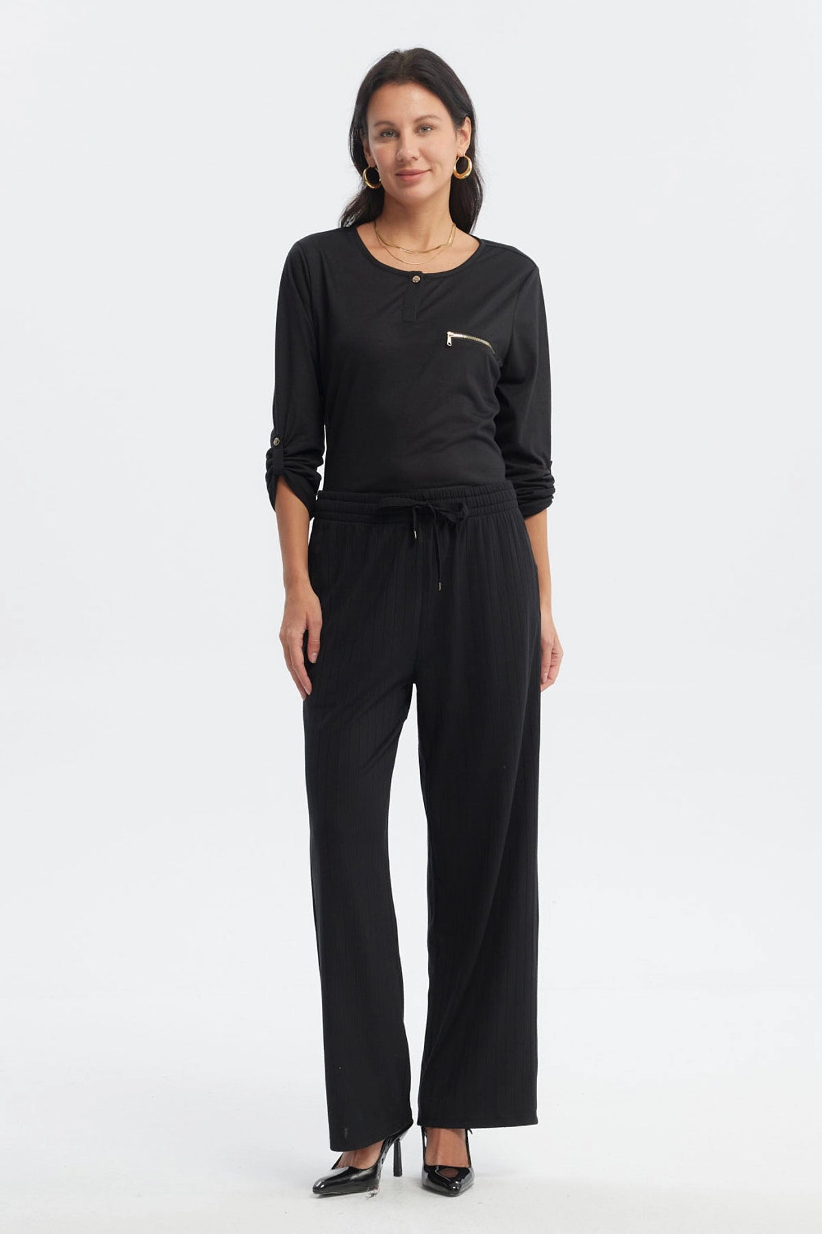 Pantalón buzo mujer negro calce recto con cintura elástica y cordón ajustable prenda lisa