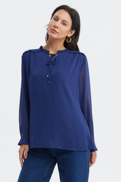 Blusa mujer slim azul oscuro con cuello fruncido y lazo decorativo sin estampa visible lisa y elegante