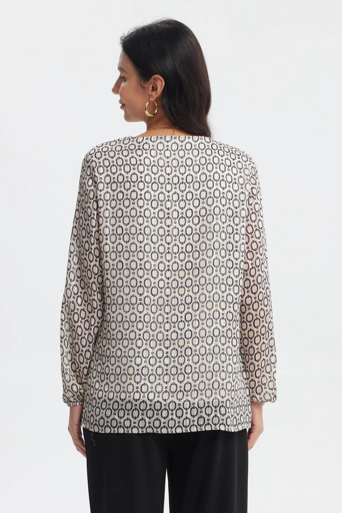 Blusa cruda con estampado geométrico azul marino manga larga diseño de aros en toda la prenda estilo casual elegante