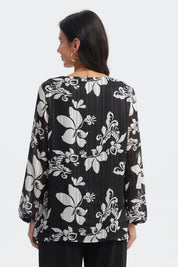 Blusa negra de mujer con estampado floral crudo de estilo abstracto en toda la prenda