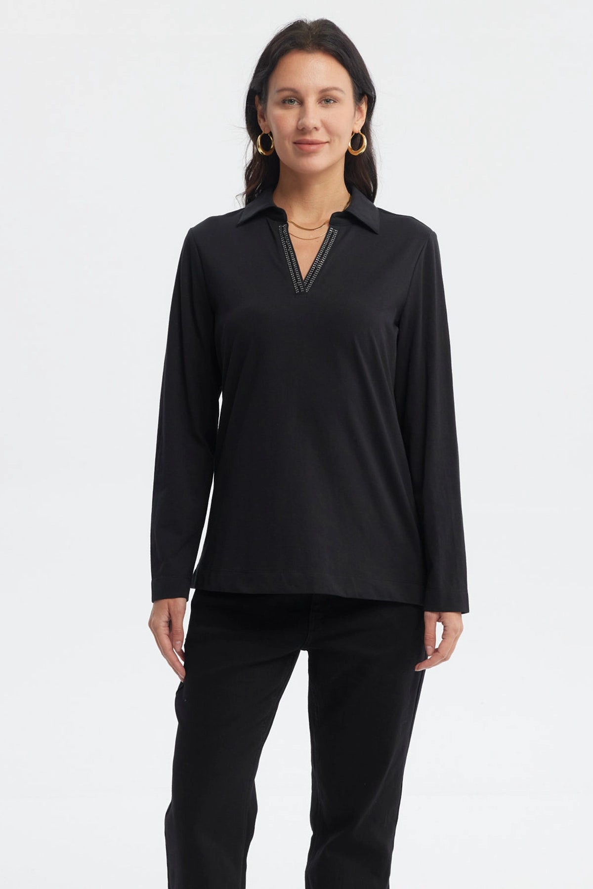Polera mujer negra cuello camisero sin estampa diseño sencillo y elegante ideal para cualquier ocasión