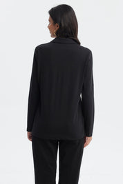 Polera mujer negra cuello camisero sin estampa diseño sencillo y elegante ideal para cualquier ocasión