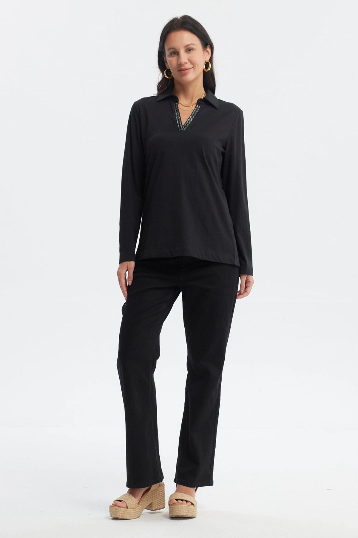 Polera mujer negra cuello camisero sin estampa diseño sencillo y elegante ideal para cualquier ocasión