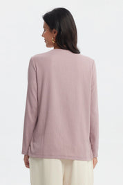 Polera malva mujer con detalle metálico en el cuello prenda lisa y de manga larga