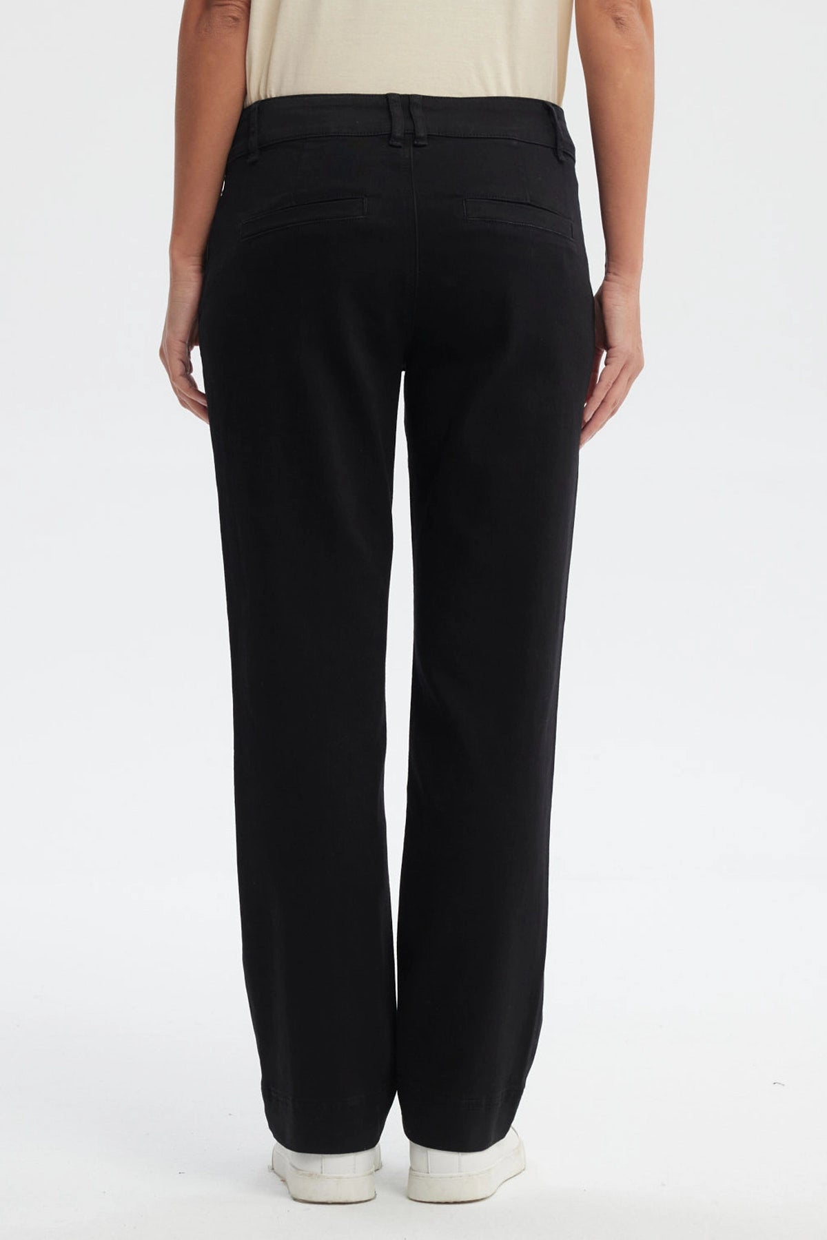 Jeans Mujer Calce Recto Tiro Alto Negro