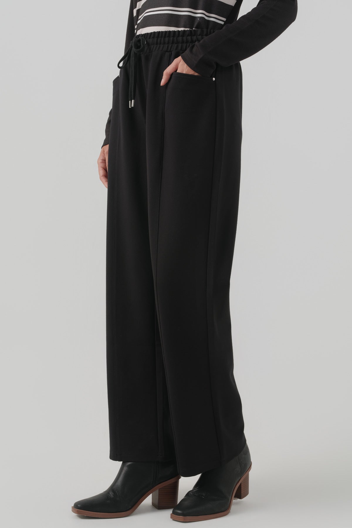 Pantalón Mujer Calce Recto Negro