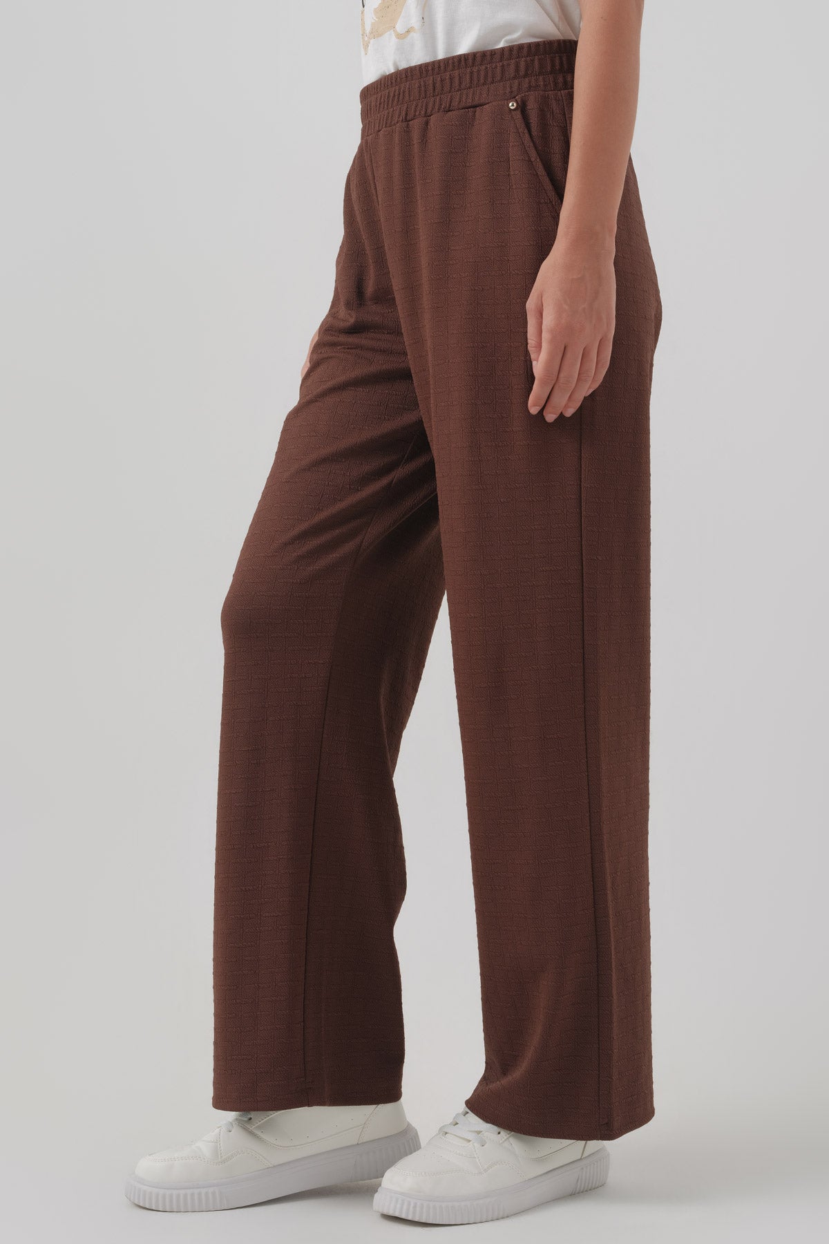 Pantalón Buzo Mujer Calce Recto Café