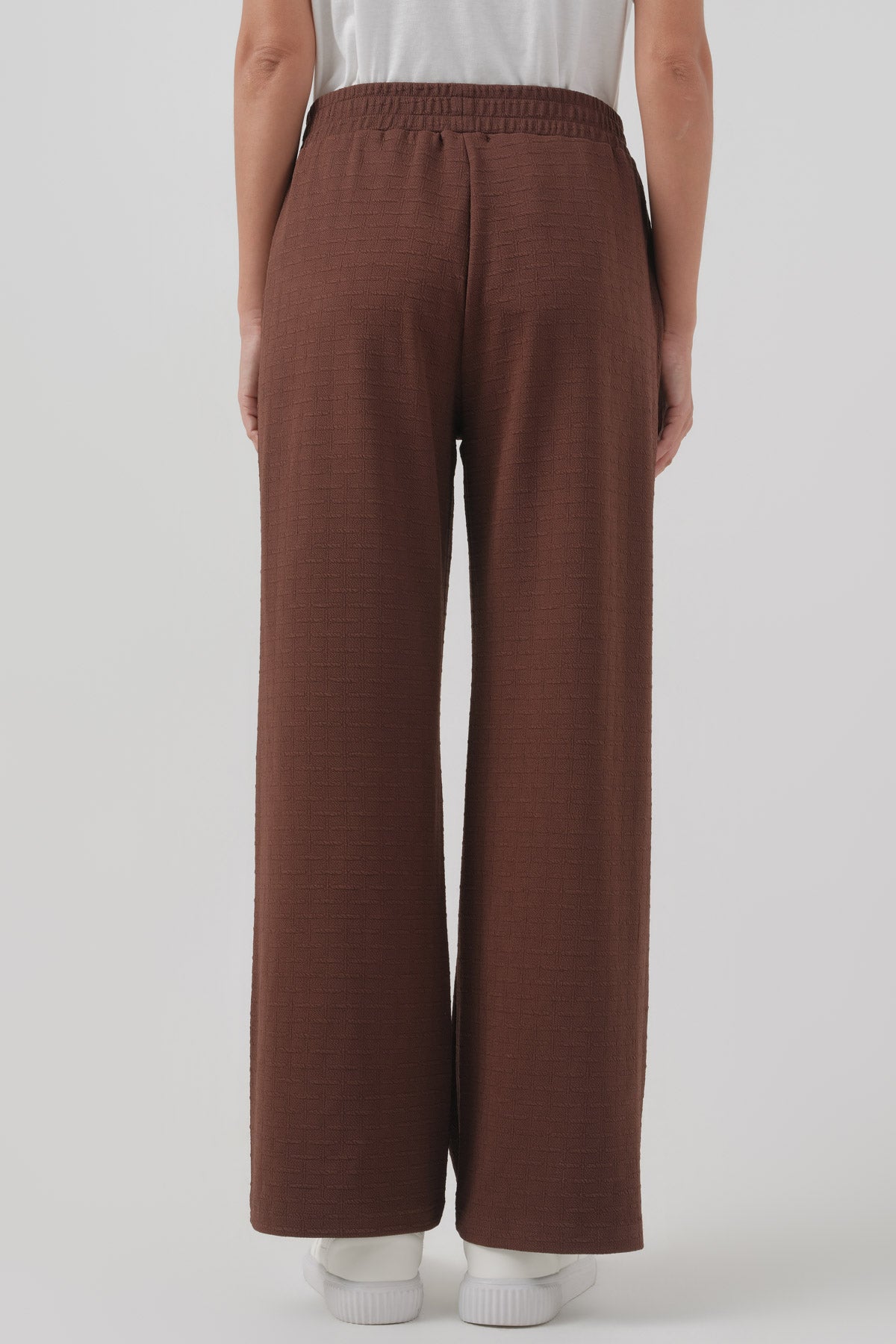 Pantalón Buzo Mujer Calce Recto Café
