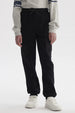 Pantalón jogger cargo negro para niño con bolsillos laterales y cordón ajustable estilo casual sin estampa visible