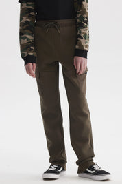 Pantalón jogger cargo verde militar para niño con bolsillos laterales amplios diseño liso ideal para aventuras cotidianas