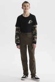 Pantalón jogger cargo verde militar para niño con bolsillos laterales amplios diseño liso ideal para aventuras cotidianas