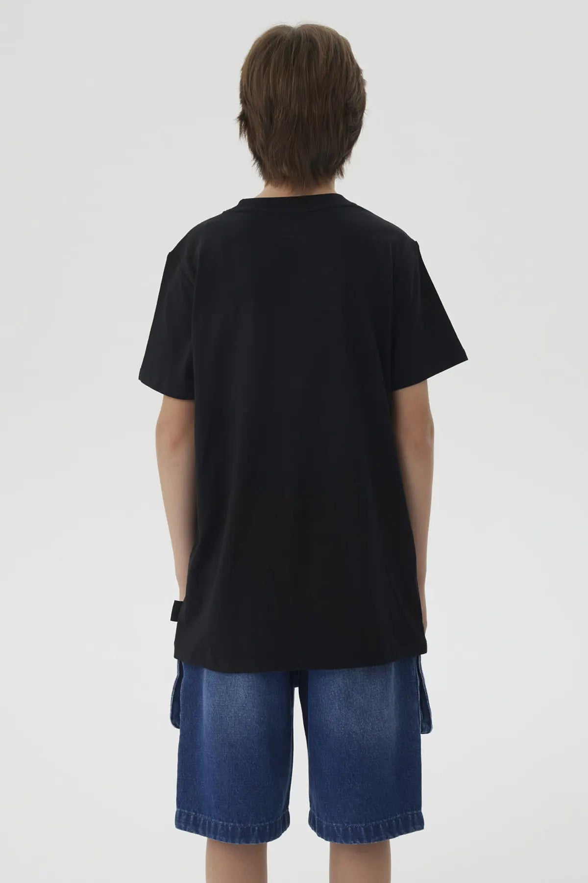 Polera Niño Letras Bordadas Negro