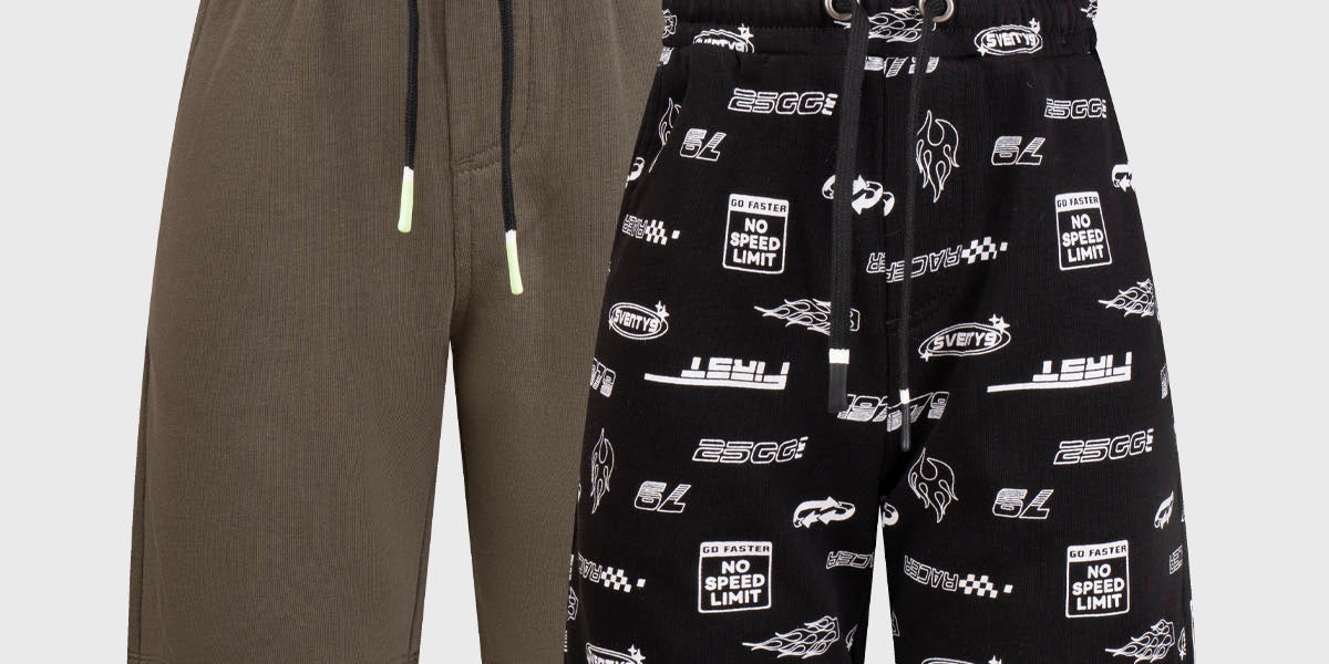 Bermuda niño bipack verde militar una lisa y otra negra con estampado de autos y texto "No Speed Limit" diseño moderno
