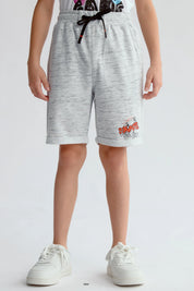Bermuda gris melange con estampa de skater en la pierna derecha estilo casual y ajuste con cordón negro