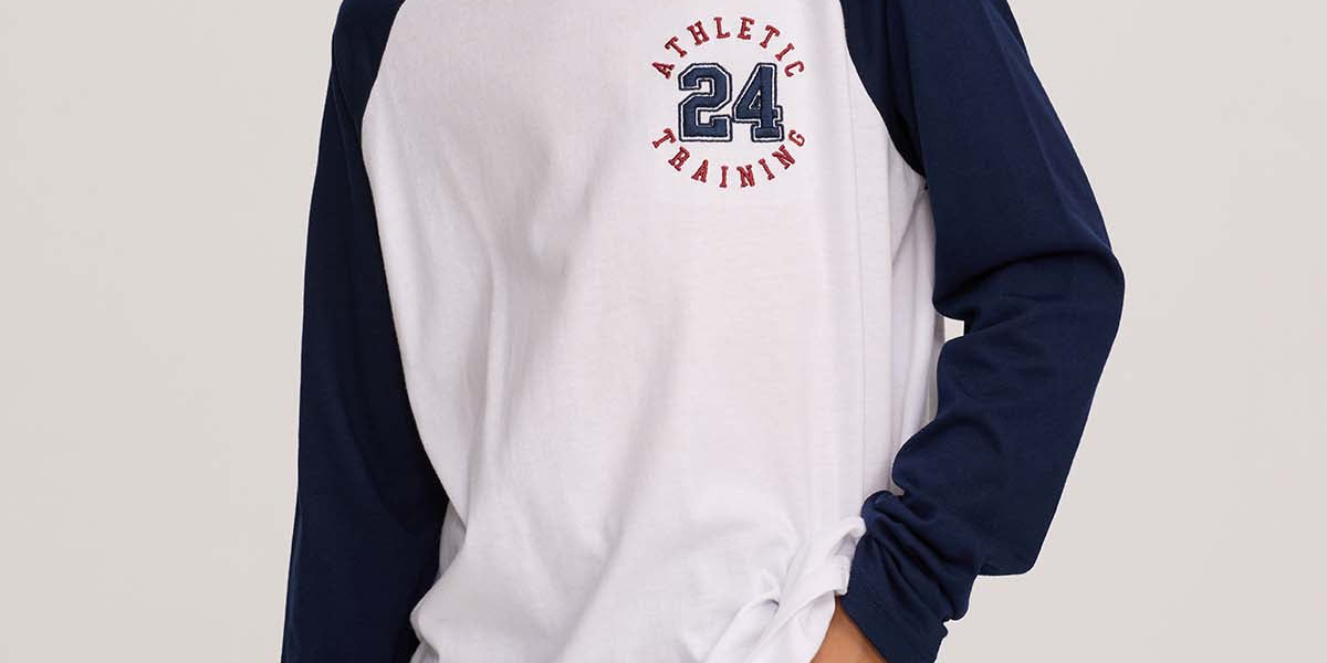 Polera niño Con Bordado Blanco con mangas largas azules