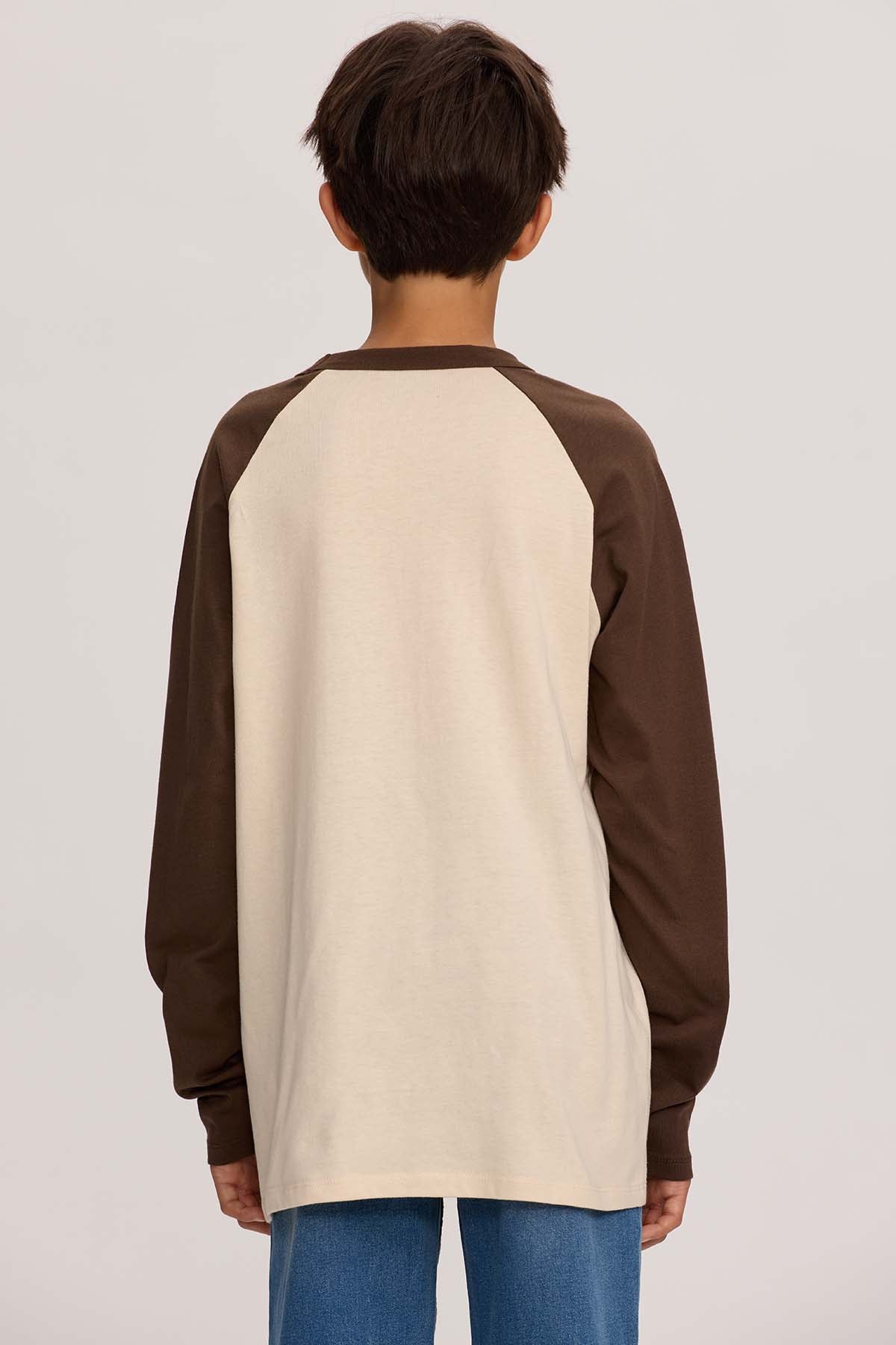 Polera niño con bordado crudo