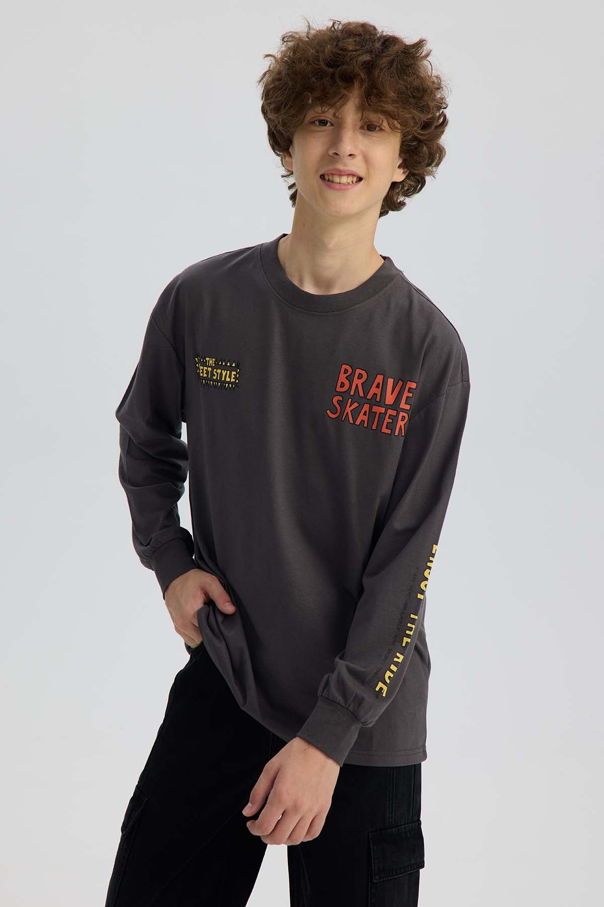 Polera niño print marengo con diseño estampado