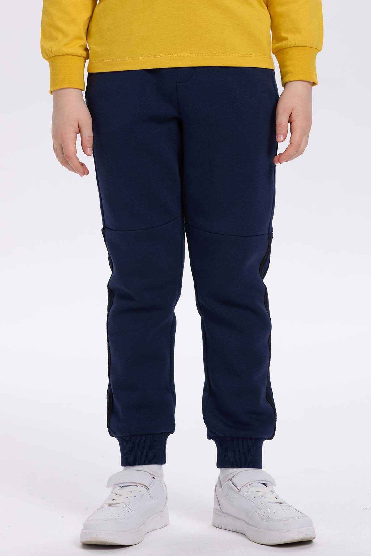 Pantalón buzo niño azul oscuro con rayas lateral