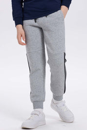Pantalón buzo niño gris melange con rayas lateral