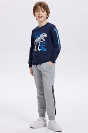 Pantalón buzo niño gris melange con rayas lateral