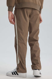 Pantalón Niño Jogger Con Cortes Cafe