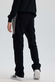 Pantalón Buzo Niño Calce Recto Con Cortes Negro