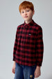 Camisa para niño roja cuadrillé con botones y diseño clásico