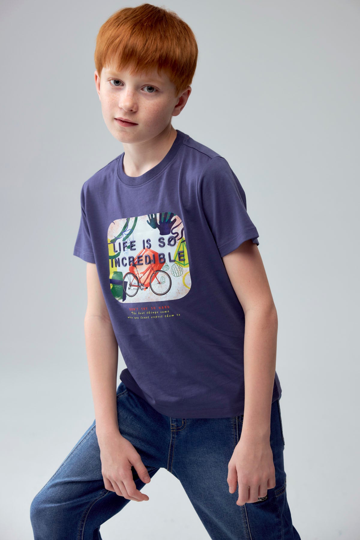 Polera Niño Toodler Print Azul con bicicleta y texto Life is so incredible