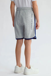 Bermuda gris melange para niño con cordón azul y detalles oscuros en los bordes