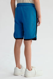 Bermuda azul petróleo para niño con cintura ajustable y detalles en negro