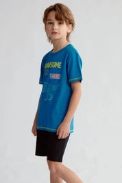 Polera azul de niño con estampado de dinosaurio geométrico y texto Roarsome en el pecho