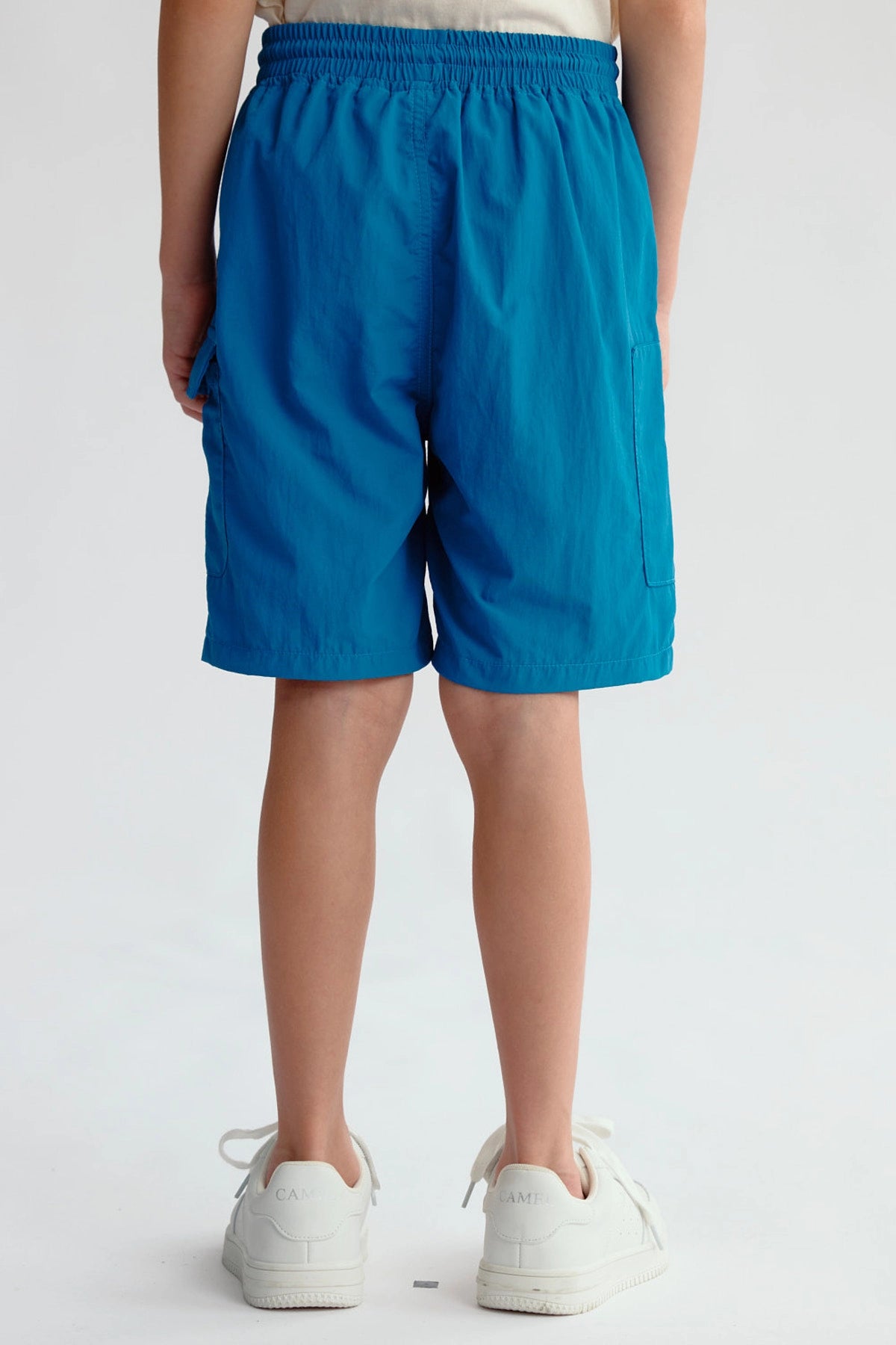 Bermuda Niño Cargo Azul Petroleo con bolsillos y ajuste elástico