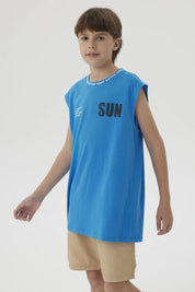 Polera sin mangas calipso con texto SUN y KEEP ACTIVE en cuello diseño casual y moderno