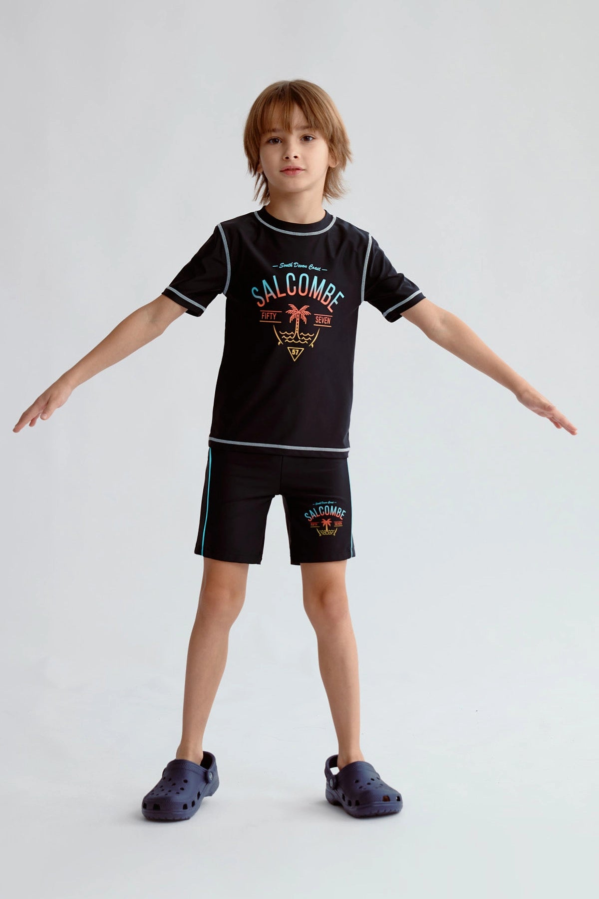 Short de baño negro con detalles de color y estampado Salcombe en la pierna