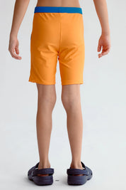 Short de baño niño naranjo con detalle azul y estampado frontal California Beach