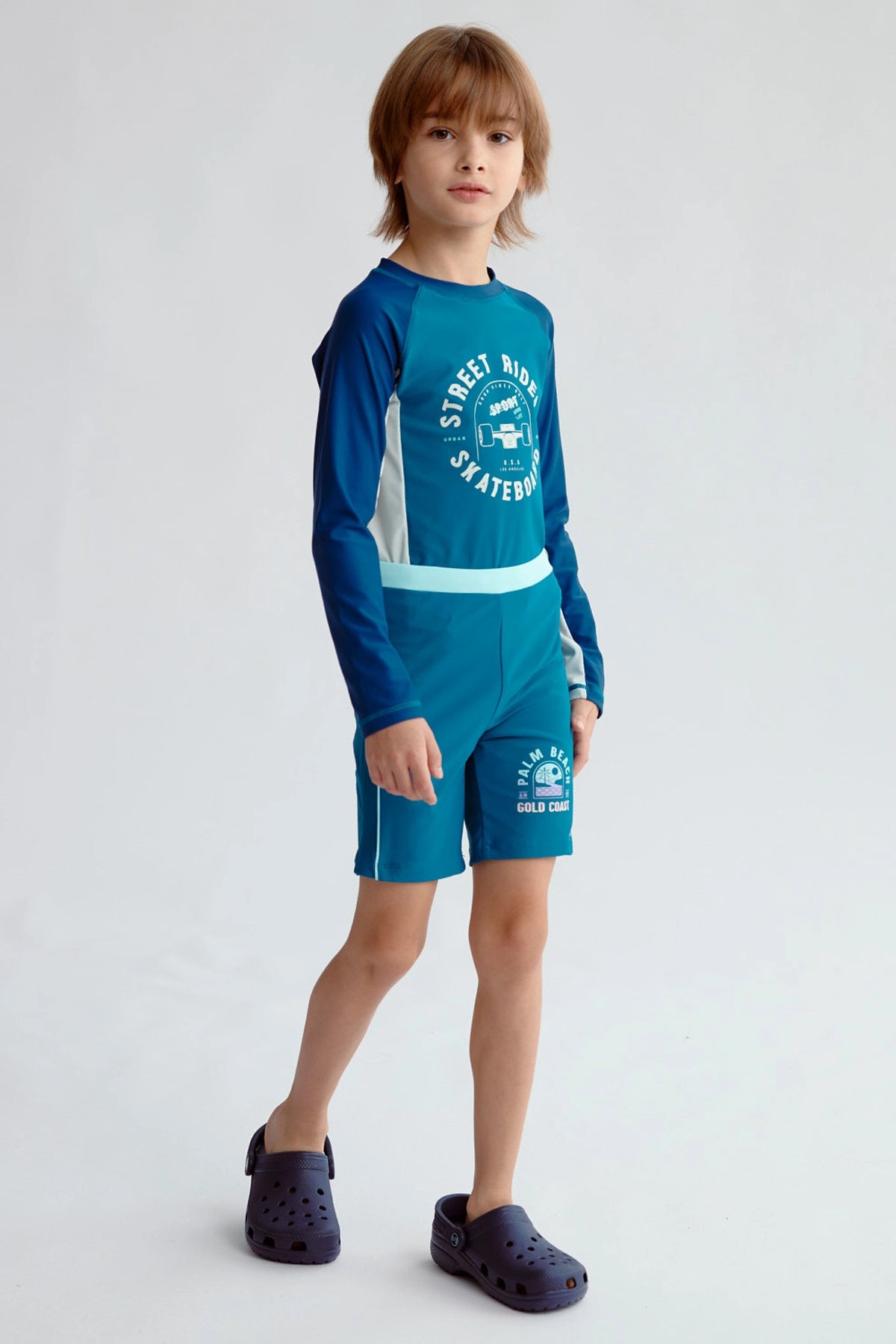 Short de baño verde para niño con diseño Palm Beach Gold Coast en la pierna izquierda