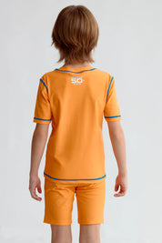 Traje de baño niño naranjo con estampado California Beach y detalles en azul