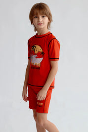 Traje de baño rojo niño con diseño Surf Club Catch the Waves palmeras y tablas de surf