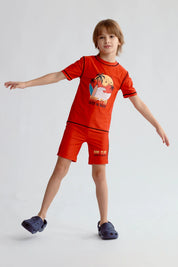 Traje de baño rojo niño con diseño Surf Club Catch the Waves palmeras y tablas de surf