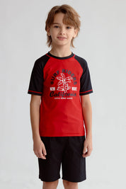 Traje de baño rojo con mangas negras y diseño de palmera y texto Surf Riders California