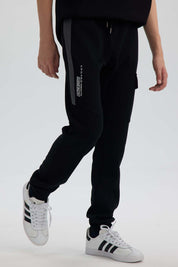 Pantalón Buzo Niño Cortes Bolsillo Negro