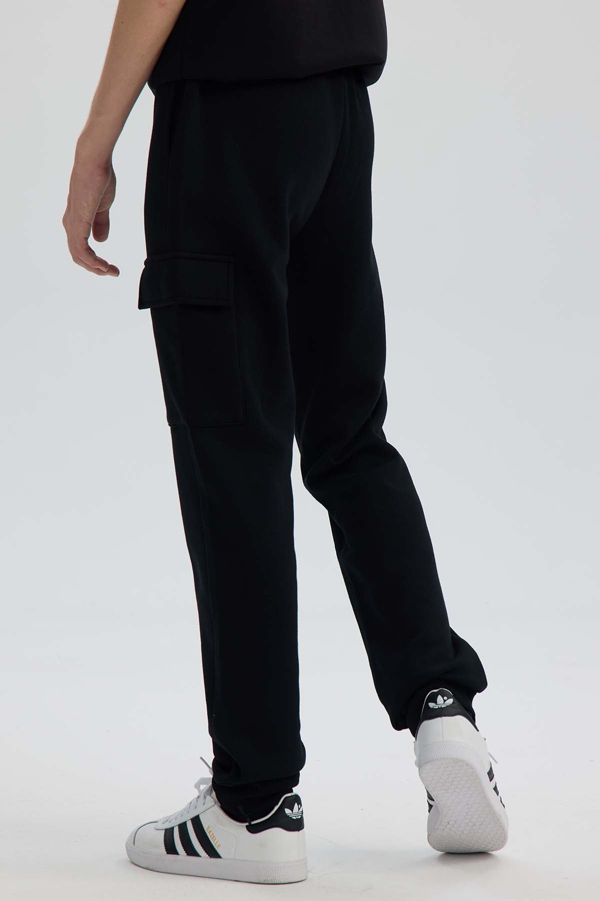 Pantalón Buzo Niño Cortes Bolsillo Negro