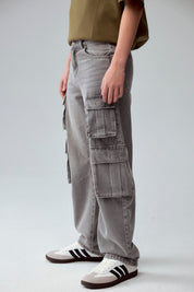 Jeans Niño Calce Recto Cargo Gris