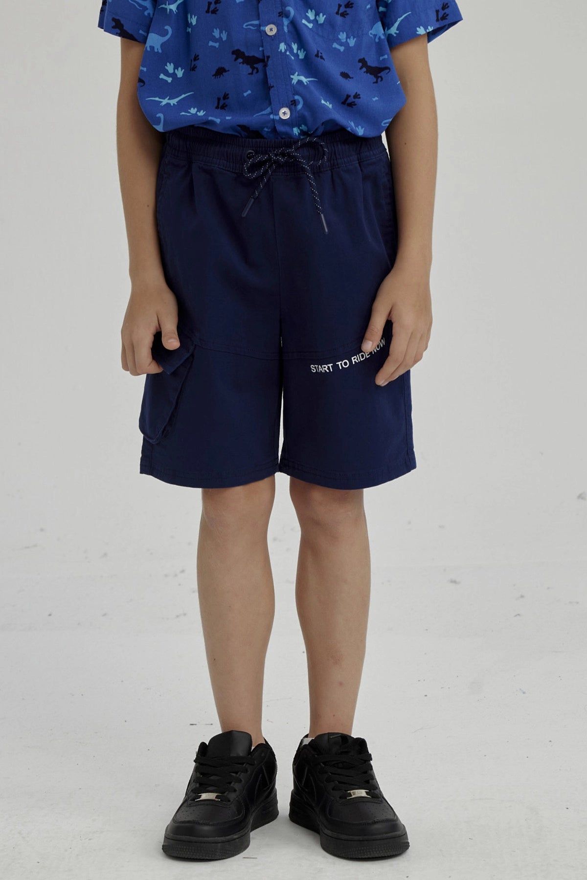 Bermuda Niño Bolsillo Parche Azul Oscuro