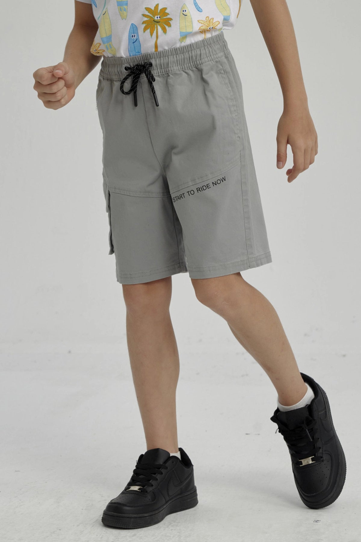 Bermuda Niño Bolsillo Parche Gris