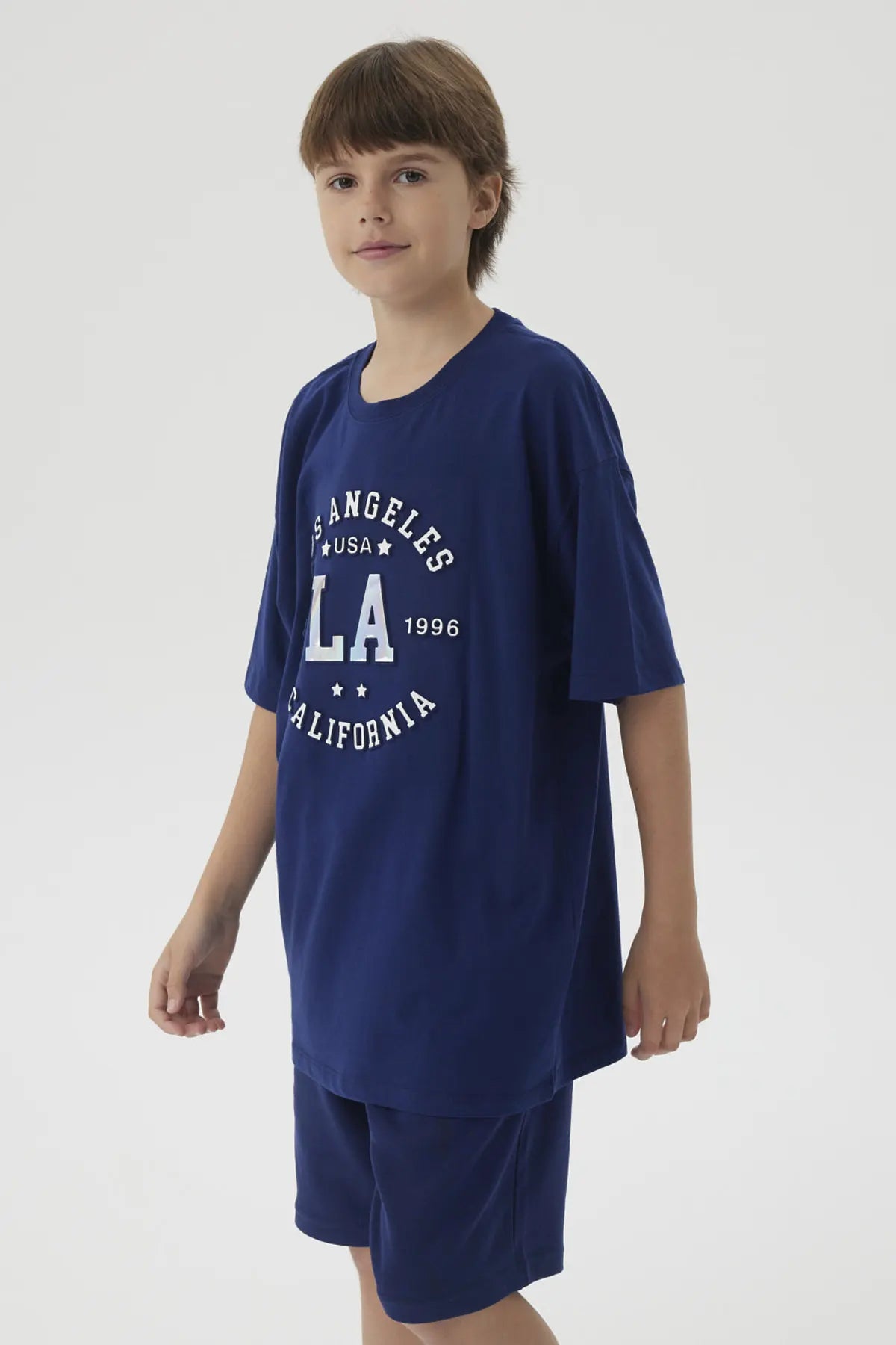 Polera Niño College Print 3D Azul Oscuro