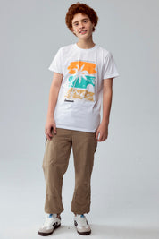 Pantalón niño jogger café con bolsillos y diseño casual cómodo